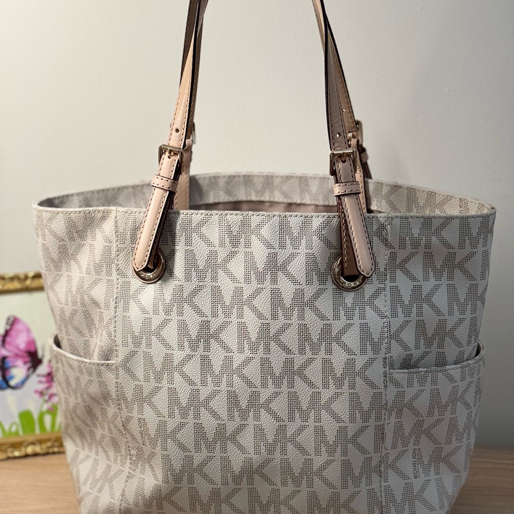 Michael Kors Light Beige MK Logo Tote with Beige Straps - Picture 2 of 13